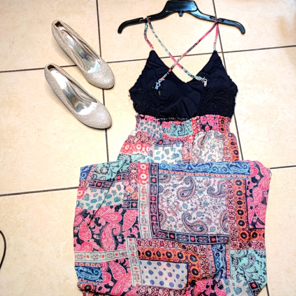 Trixxi sleeveless maxi dress with abstract detail